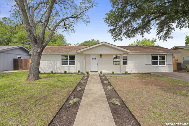 614 S COLUMBUS ST Fredericksburg, TX 78624