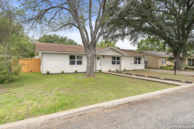 614 S COLUMBUS ST Fredericksburg, TX 78624