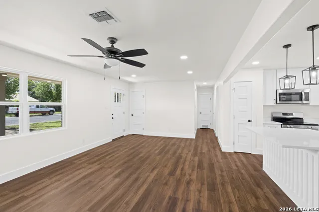 614 S COLUMBUS ST Fredericksburg, TX 78624