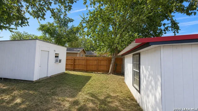 1001 Tony Lee Seguin, TX 78155