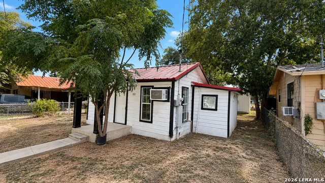 1001 Tony Lee Seguin, TX 78155