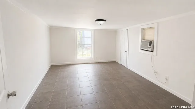 1001 Tony Lee Seguin, TX 78155