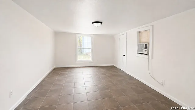 1001 Tony Lee Seguin, TX 78155