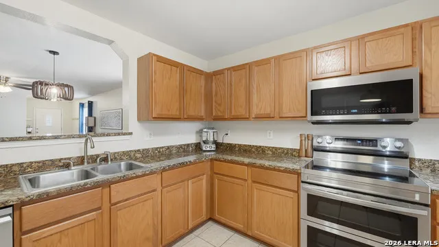 16238 GALLOPING OAK KNL Selma, TX 78154