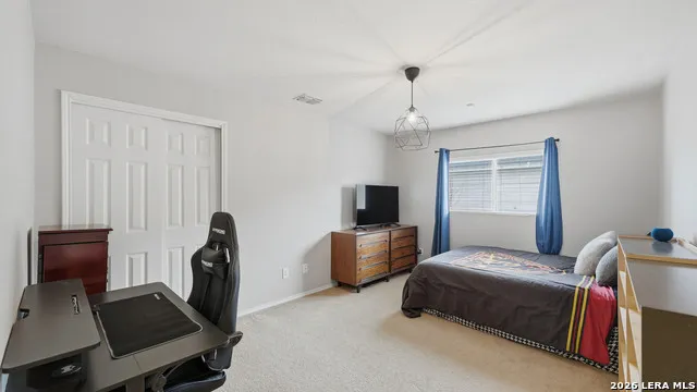 16238 GALLOPING OAK KNL Selma, TX 78154