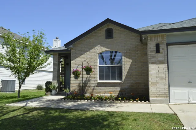 16238 GALLOPING OAK KNL Selma, TX 78154
