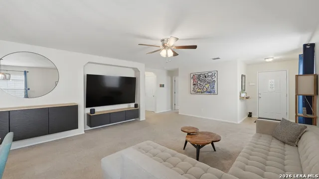 16238 GALLOPING OAK KNL Selma, TX 78154