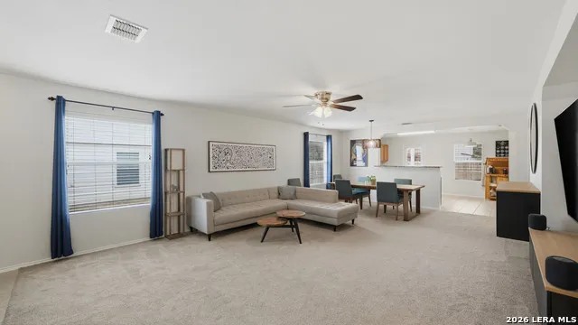 16238 GALLOPING OAK KNL Selma, TX 78154