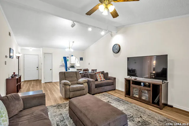 726 MEADOW GATE Converse, TX 78109