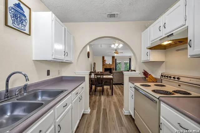 726 MEADOW GATE Converse, TX 78109