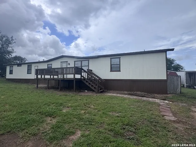 148 HICKORY HILL DR La Vernia, TX 78121
