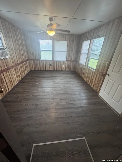 148 HICKORY HILL DR La Vernia, TX 78121