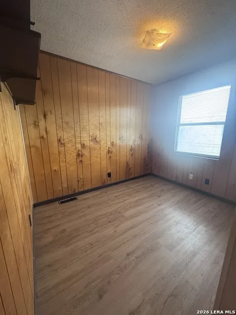 148 HICKORY HILL DR La Vernia, TX 78121
