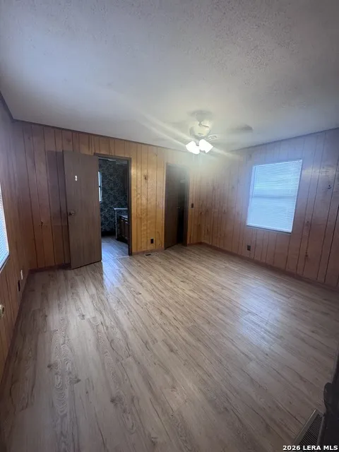 148 HICKORY HILL DR La Vernia, TX 78121
