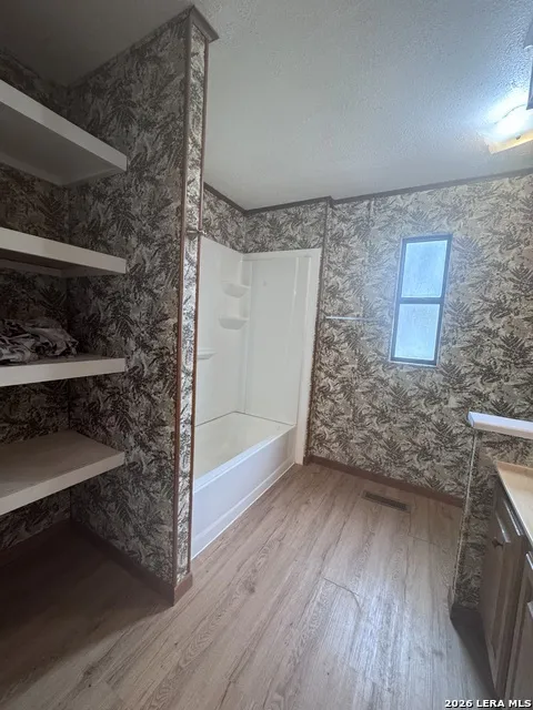 148 HICKORY HILL DR La Vernia, TX 78121