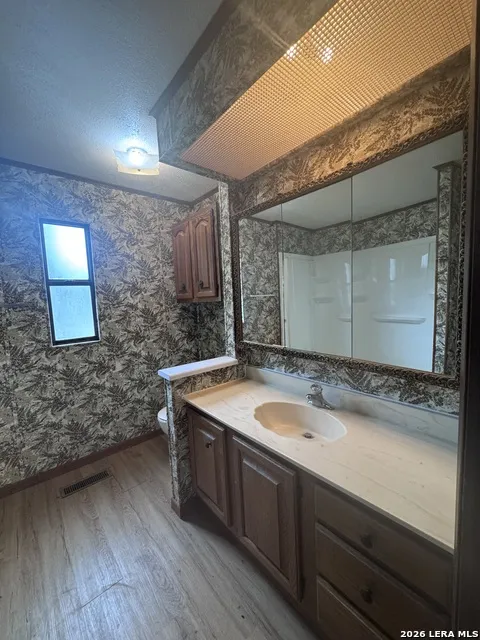 148 HICKORY HILL DR La Vernia, TX 78121