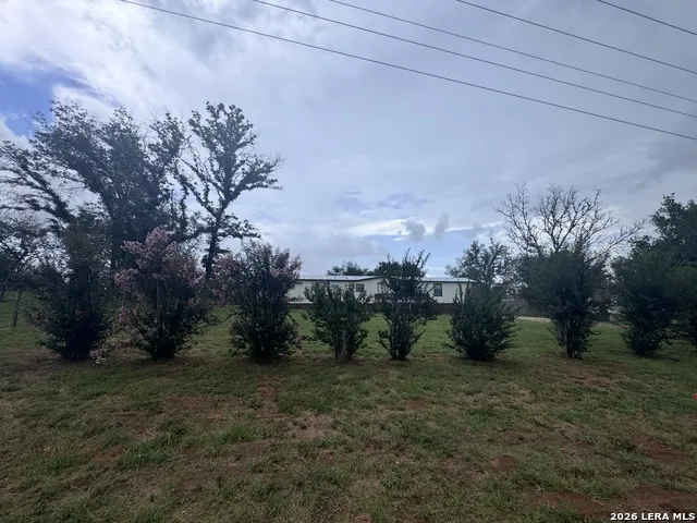 148 HICKORY HILL DR La Vernia, TX 78121