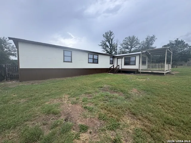 148 HICKORY HILL DR La Vernia, TX 78121