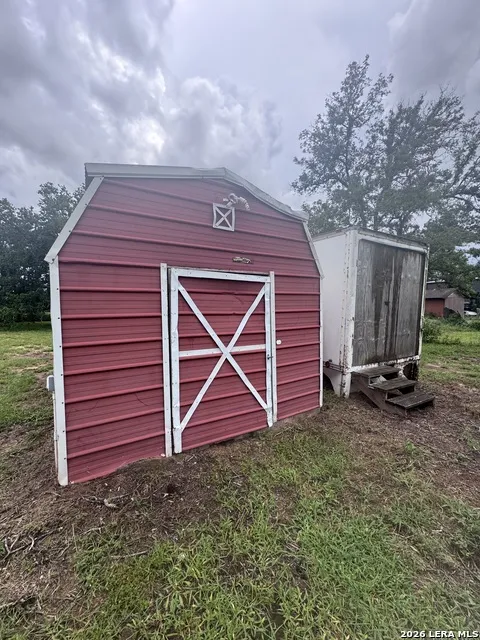 148 HICKORY HILL DR La Vernia, TX 78121