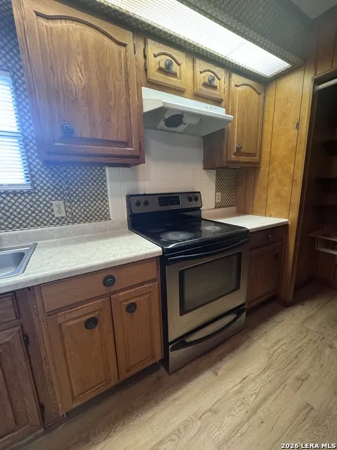 148 HICKORY HILL DR La Vernia, TX 78121