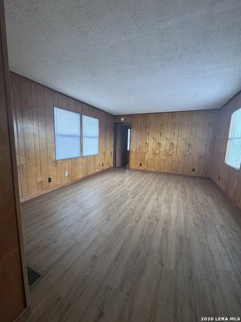 148 HICKORY HILL DR La Vernia, TX 78121