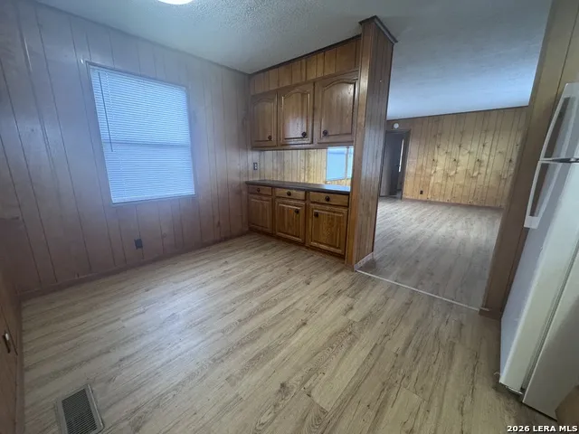 148 HICKORY HILL DR La Vernia, TX 78121