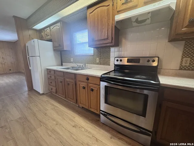 148 HICKORY HILL DR La Vernia, TX 78121