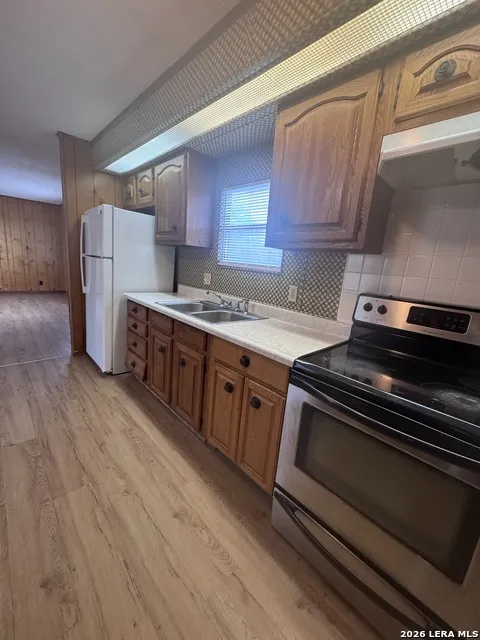 148 HICKORY HILL DR La Vernia, TX 78121