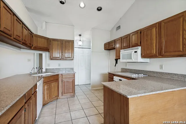 6703 LINN LAKE DR San Antonio, TX 78244