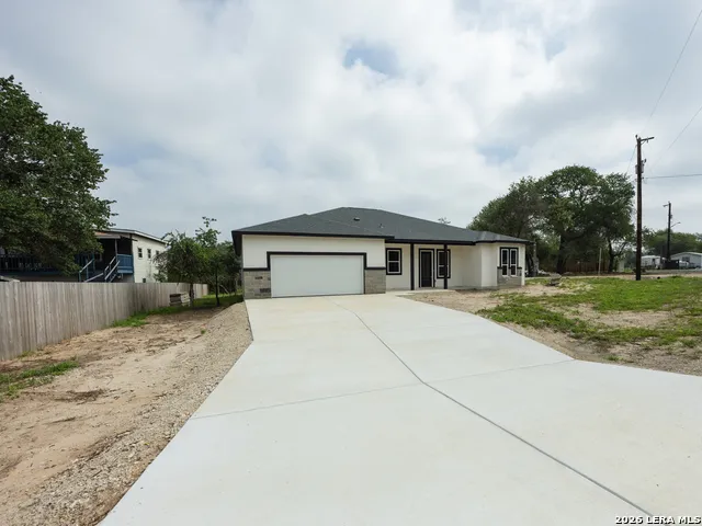 4807 BLUE BEECH DR Elmendorf, TX 78112