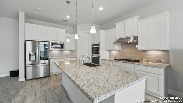 1606 Folk Victorian New Braunfels, TX 78132