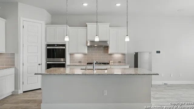 1606 Folk Victorian New Braunfels, TX 78132