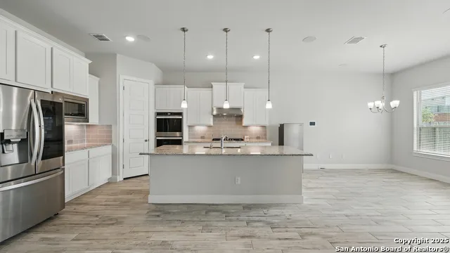 1606 Folk Victorian New Braunfels, TX 78132