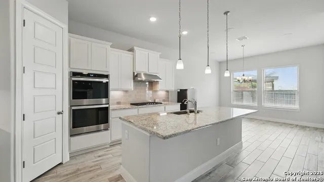 1606 Folk Victorian New Braunfels, TX 78132