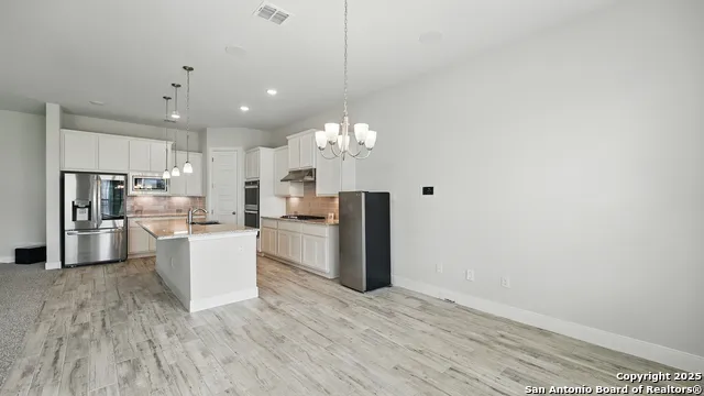 1606 Folk Victorian New Braunfels, TX 78132