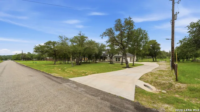 138 Wood Valley Adkins, TX 78101