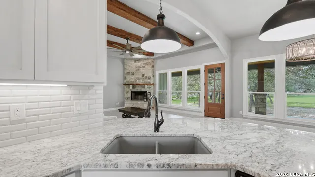 138 Wood Valley Adkins, TX 78101