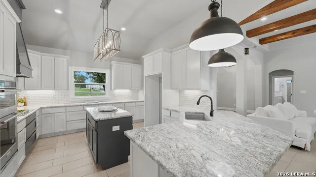138 Wood Valley Adkins, TX 78101