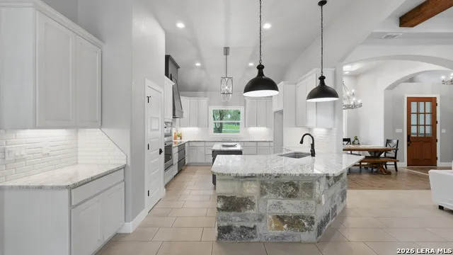138 Wood Valley Adkins, TX 78101