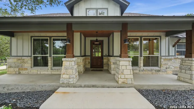 138 Wood Valley Adkins, TX 78101