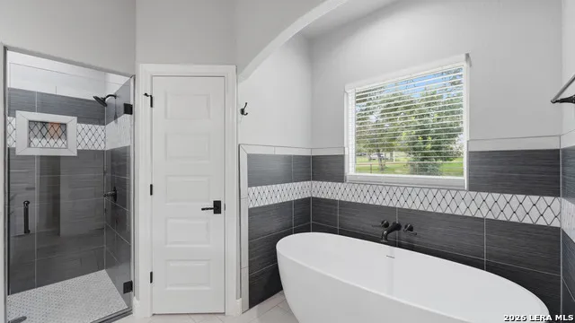 138 Wood Valley Adkins, TX 78101