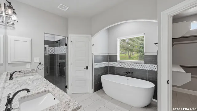 138 Wood Valley Adkins, TX 78101