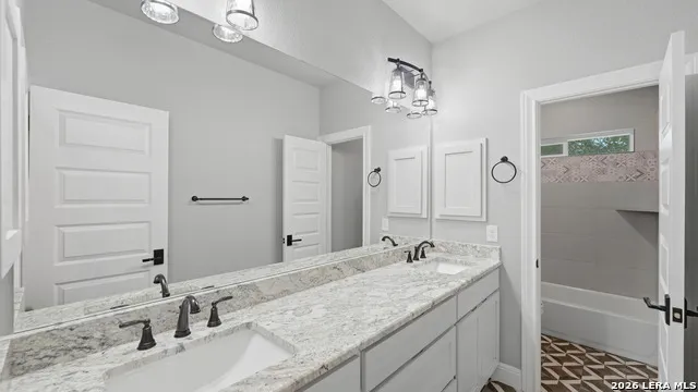 138 Wood Valley Adkins, TX 78101