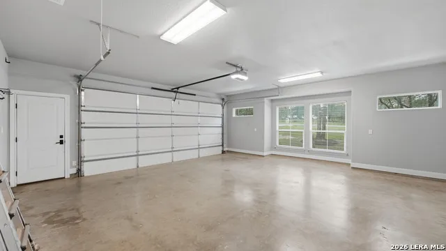 138 Wood Valley Adkins, TX 78101