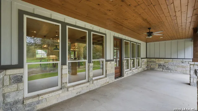 138 Wood Valley Adkins, TX 78101