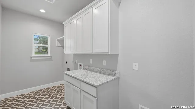 138 Wood Valley Adkins, TX 78101