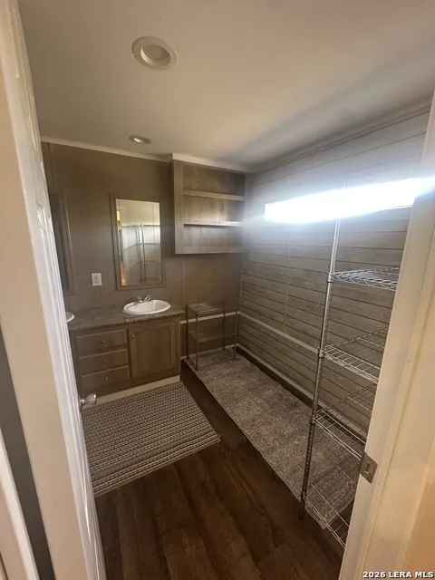 825 County Road 640 Hondo, TX 78861