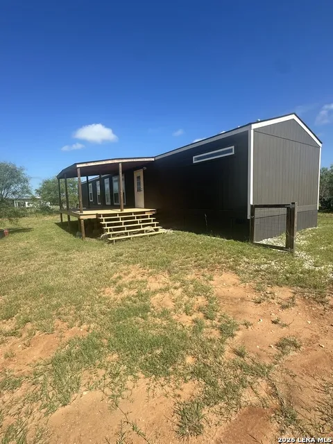 825 County Road 640 Hondo, TX 78861