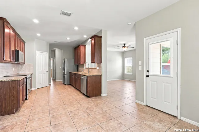 10903 FOX GLOVE FLD Helotes, TX 78023