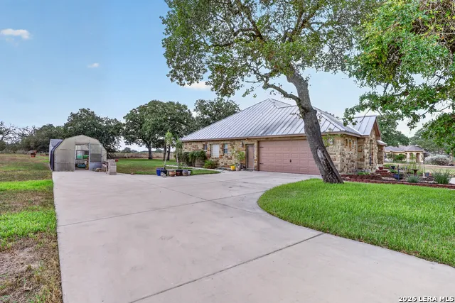 144 Abrego Lake Floresville, TX 78114
